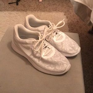 Nike Tanjun sneakers